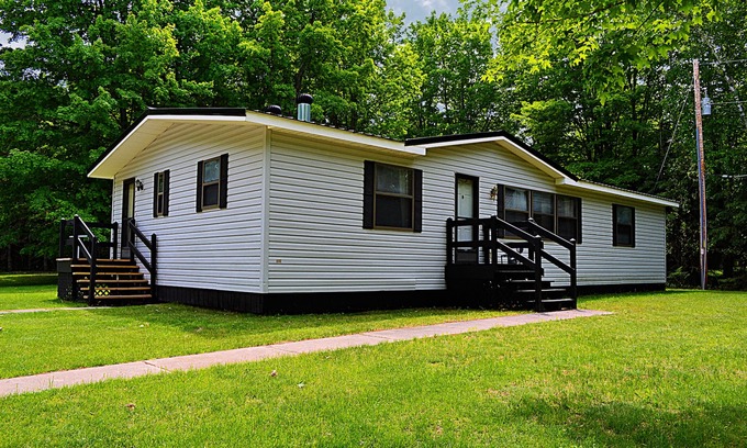 Silver City House | Cozy home minutes from Porcupine Mountains and LakenSuperiorn