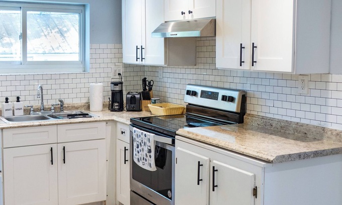 Sulphur Springs House | Cozy Home near Busch Gardens/Adventure Island/USF
