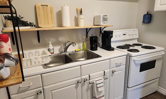 Sarnia House | Cozy home near downtown, beaches, parks, Lake Huron and the St. Clair River