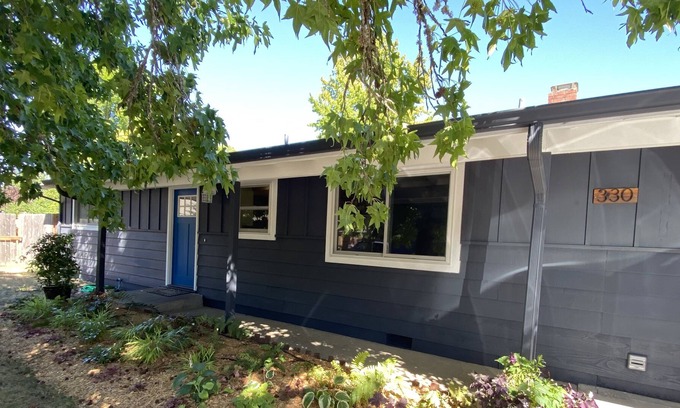 Corvallis House | Cozy Home on quiet circle close to Hospital