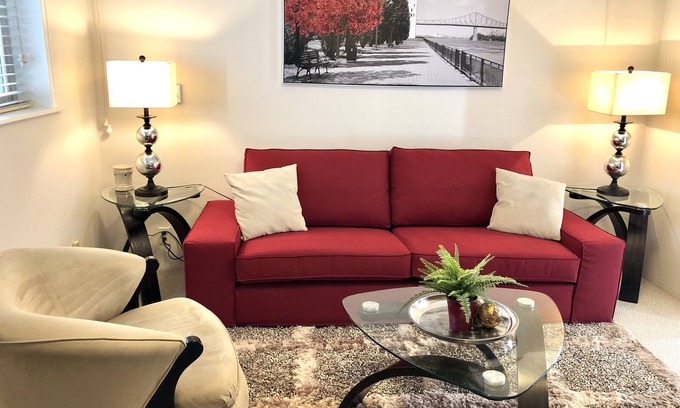 Burnaby House | Cozy Home on the Hill 🏡 Clean and Comfortable