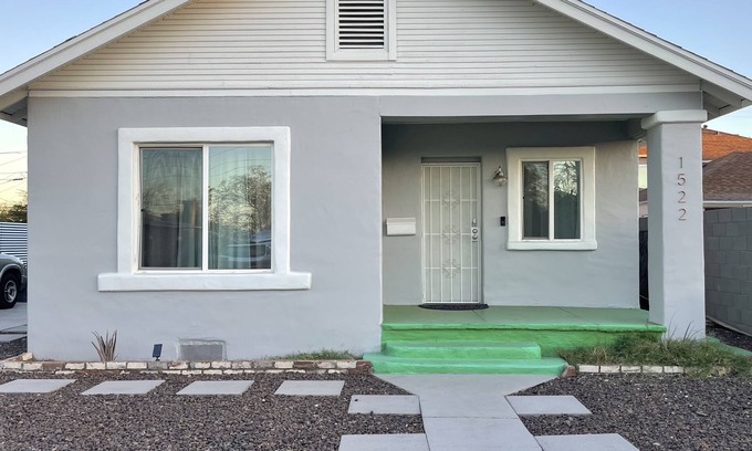 Garfield House | Cozy home only 10 mins to DT w/ Self-Check In
