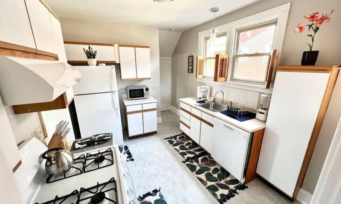 West Price Hill House | Cozy Home Quiet Neighborhood 10 Min to Downtown