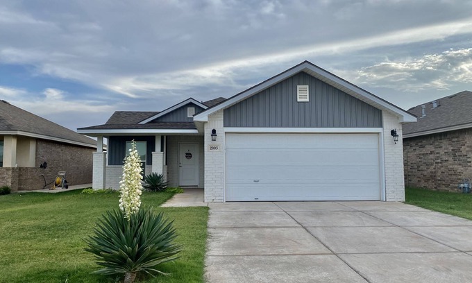 Lubbock House | Cozy home # Safe Neighborhood & Pet Friendly