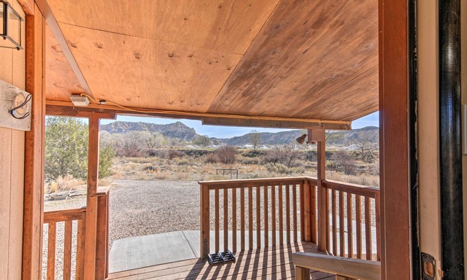 Henrieville House | Cozy Home w/Canyon Views: 2 Mi to Grand Staircase