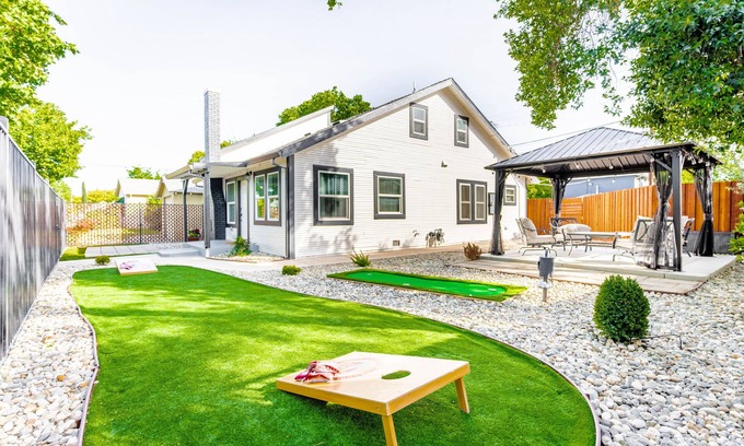 Southeastern Sacramento House | Cozy Home W loft near UCDavis Med Center/Downtown Sacramento Free parking