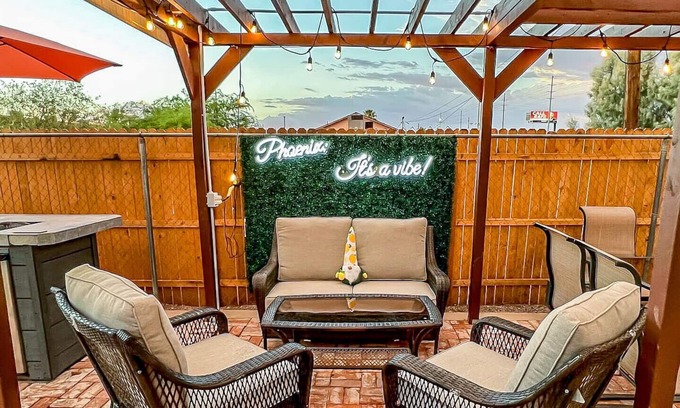 Downtown Phoenix House | Cozy Home w/Yard & Outdoor Kitchen 5 min. Drive to Downtown & Airport