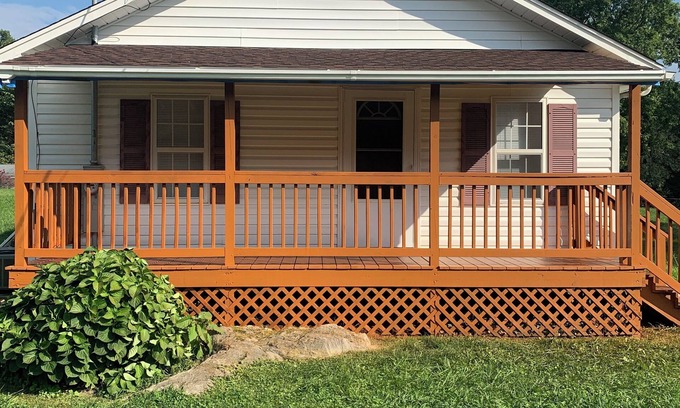 Central Cottage | Cozy Home with over an Acre - November rates reduced!