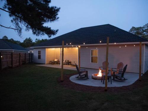 Pembroke House | Cozy Home with Peaceful Patio
