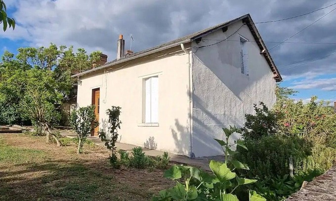 Le Menoux Cottage | Cozy Home with Private Garden in Creuse Valley Near Argenton-sur-Creuse, Fully Equipped