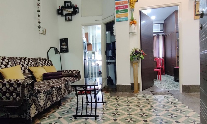 Kolkata Condo | Cozy Homestay in the heart of Park street of Kolkata