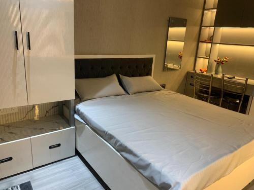 Mohangarh Apartment | Cozy Homestays in Paarth Aadyant near Palassio Mall