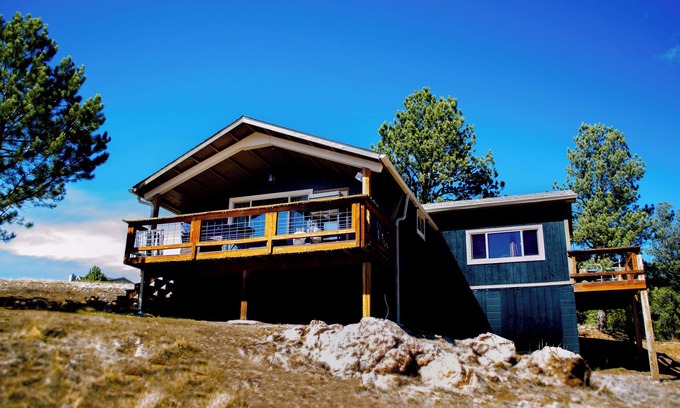 Florissant Cabin | Cozy Hot Tub Cabin On The Lake!