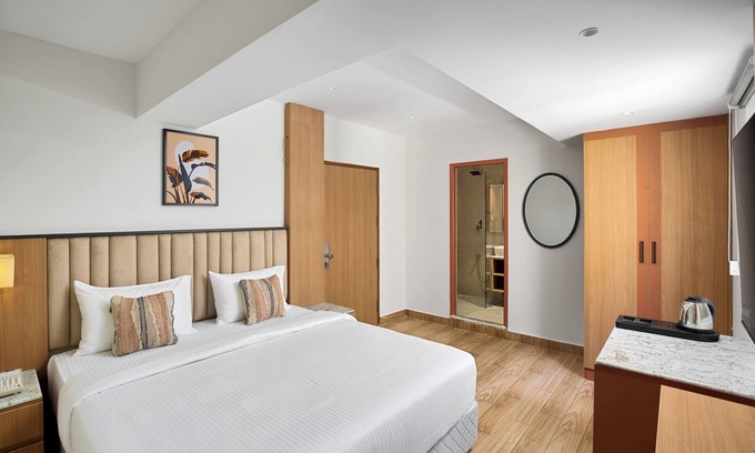 Thousand Lights House | Cozy Hotel Room in heart of the city NR Apollo