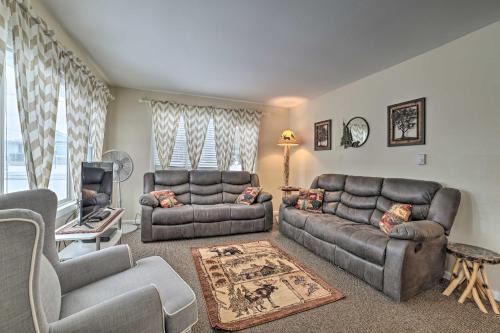 Houghton Lake Heights House | Cozy Houghton Lake Heights Cottage with Private Yard