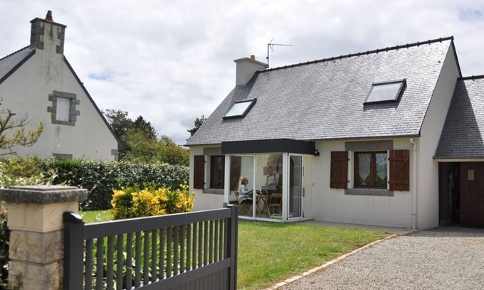 Pleumeur-Bodou House | Cozy house 250m from Pors Gelen beach with garden and parking