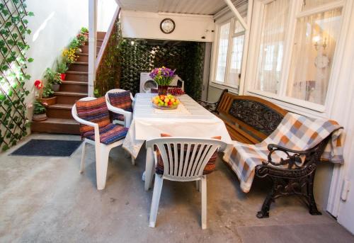 Chugureti House | Cozy House And Yard Old Tbilisi Center