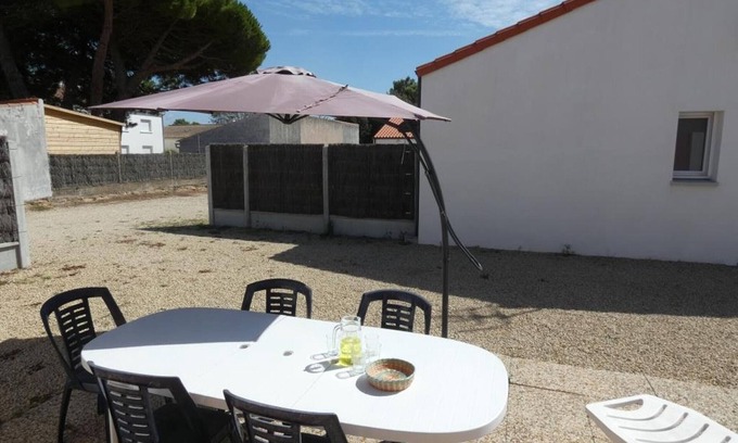 Saint-Jean-de-Monts House | Cozy house 500m from beach, pet-friendly, terrace and WiFi