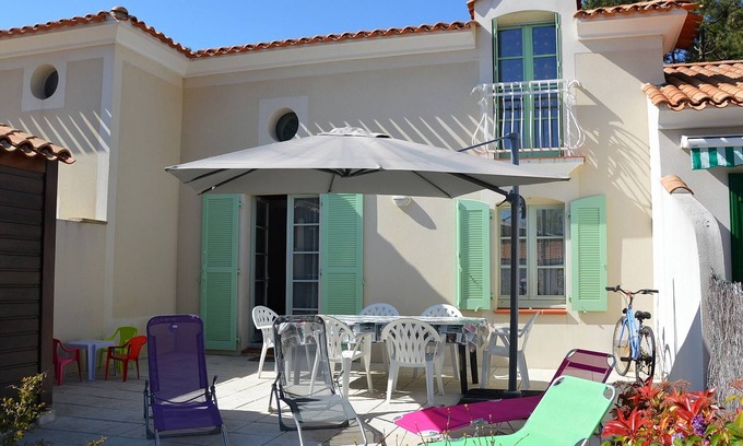 Saint-Jean-de-Monts House | Cozy house with shared pool near forest in Saint Jean de Monts, free WiFi