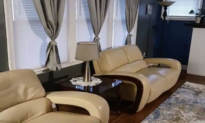 Detroit House | Cozy House in the center of Detroit surrounded around several Suburbs