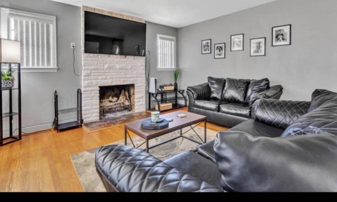 Roanoke House | Cozy House with a Fireplace