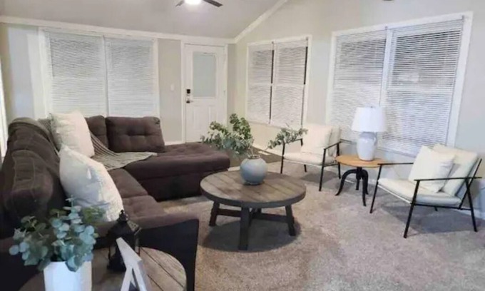 Warren House | Cozy, Howland Home Next to the Grand Resort