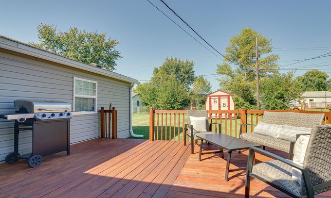 Marion House | Cozy Indiana Home w/Deck, Charcoal Grill & Yard!