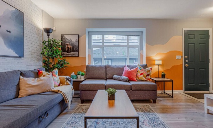 Downtown Eastside House | Cozy Industrial Townhouse, King Bed, 3 Min to Downtown