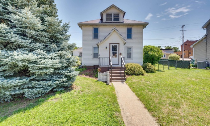 Dyersville House | Cozy Iowa Getaway w/Patio & Fenced-In Yard!