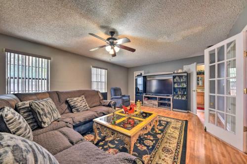 Northside House | Cozy Jacksonville Home with Yard about 8 Mi to Dtwn
