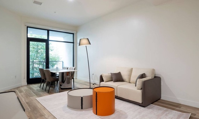 Koreatown Apartment | Cozy K-Town 1BR w/Balcony (ID109)