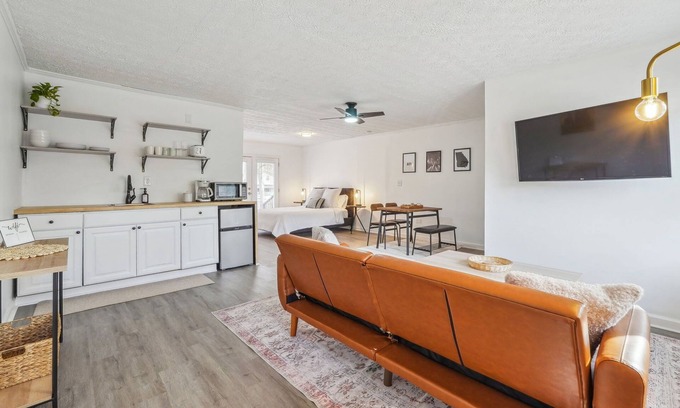 Kennesaw Apartment | Cozy Kennesaw Apartment Close to KSU w/EV Charger