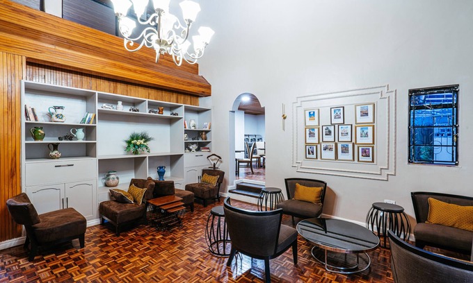 Gigiri Hotel | Cozy King Suite. Walking Distance to Mall & Green Spaces