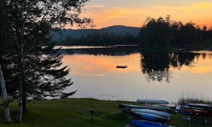Whitefield Cabin | Cozy Lake Cabin Kayak White Mountains Firepit bbq Fish Ski Santas Village Hike