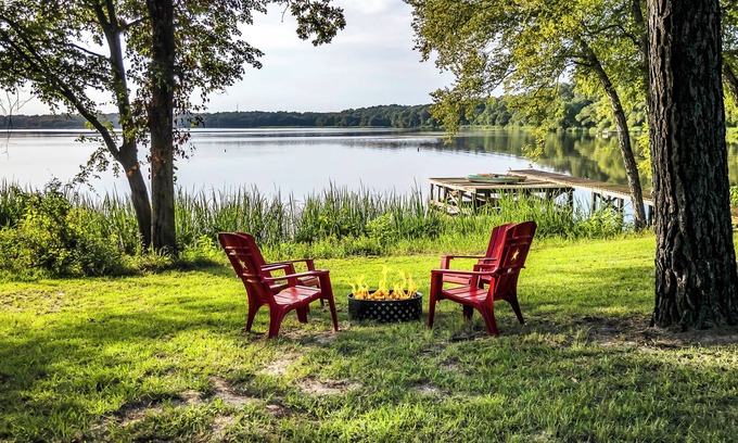 Chandler Cabin | Cozy Lake front cabin in peaceful Chandler with dock, Wifi, fire pit