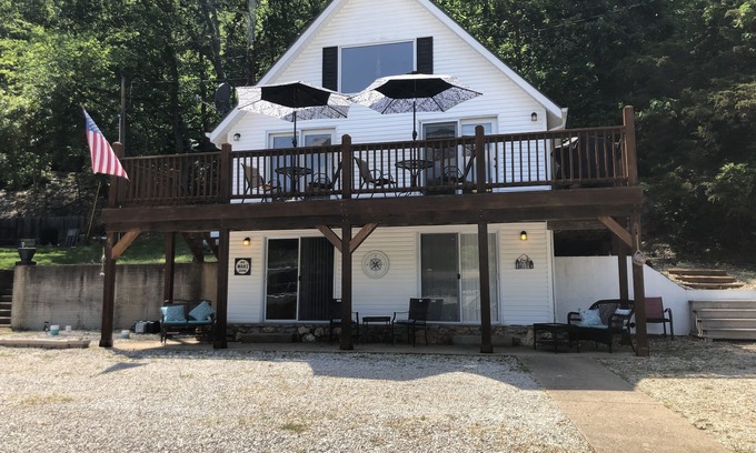 Camdenton House | Cozy lake home right on the Lake with no stairs from house to Lake!