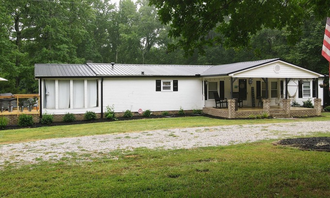 Henderson House | Cozy Lake House Retreat with Private Dock