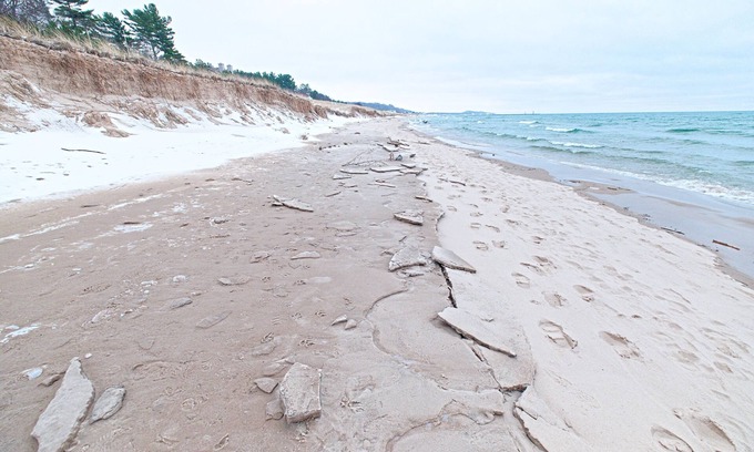 Onekama Cottage | Cozy Lake Michigan cottage with spectacular views