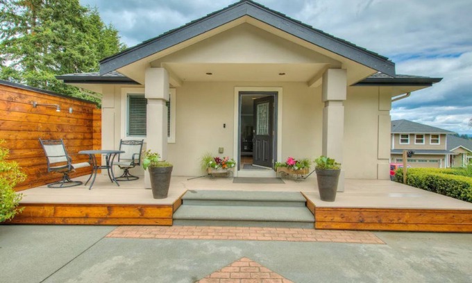 Bonney Lake House | !Cozy Lake Tapps guesthouse with Fireplace!