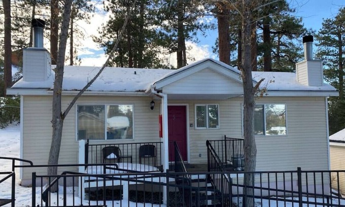The Village Cabin | Cozy Lake-View Lodge #5 ( 2 BR near The Village)