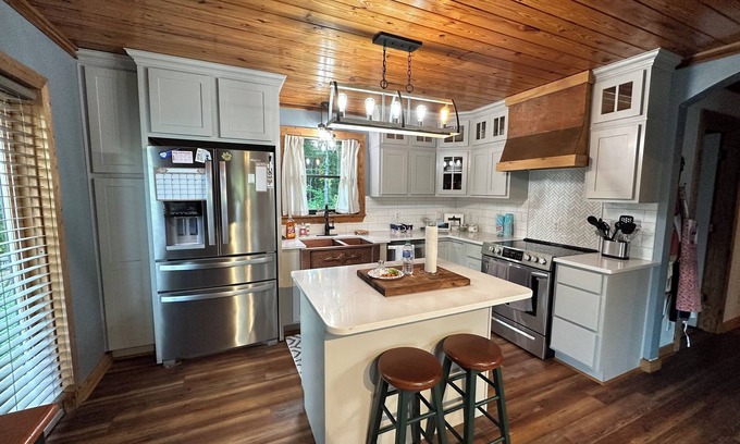 Lineville House | Cozy Lake Wedowee Home with Private Dock, 2 slips and 100 ft of lake frontage