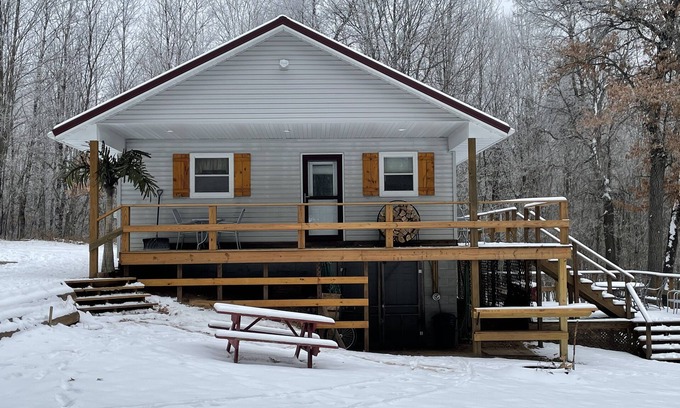Athelstane Cabin | Cozy Lakefront Cabin-Crivitz