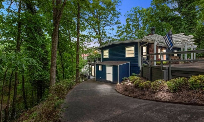 Gainesville House | Cozy Lakefront Home w/Boat Dock
