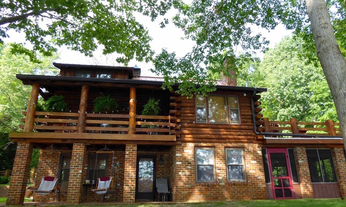 Bracey House | Cozy, Lakefront Log Cabin