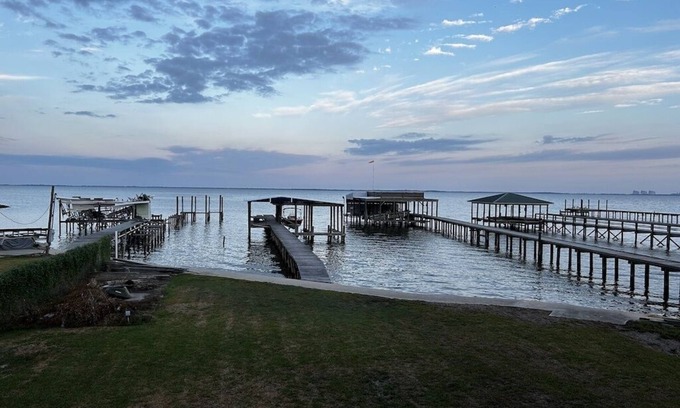 Creole House | Cozy Lakefront Property on Big Lake with Private Wharf