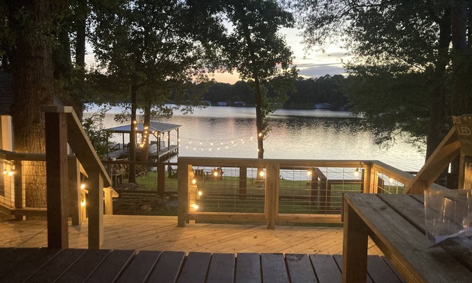 Mineola Cabin | Cozy Lakehouse