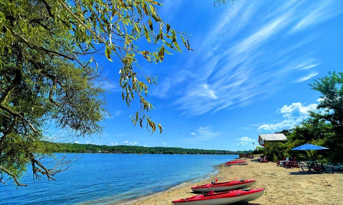 Penetanguishene House | Cozy Lakeside Cabin with Private Balcony.