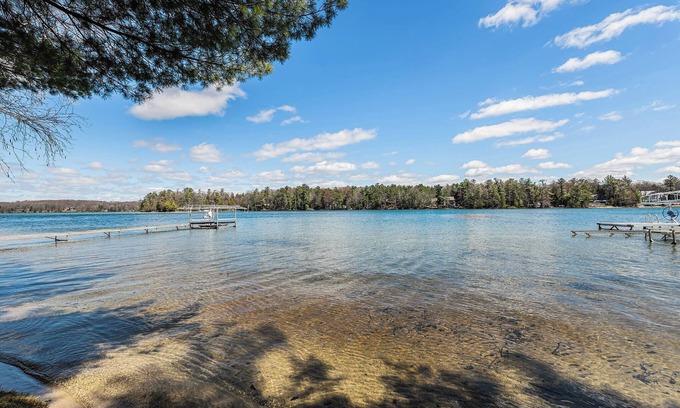 Traverse City House | Cozy Lakeside Retreat on Long Lake - Sleeps 4
