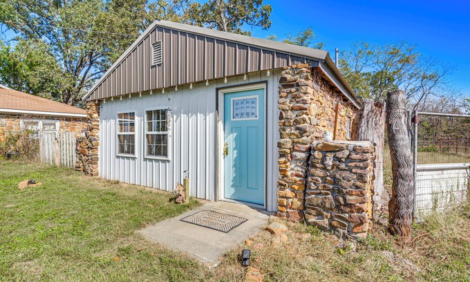 Barton County Apartment | Cozy Lamar Vacation Rental w/Creek & Pond Access!