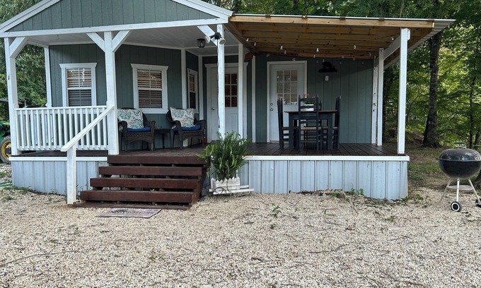 Lowndesboro Cottage | Cozy Last Resort Cottage located on Gun Shute Island off the Alabama River.